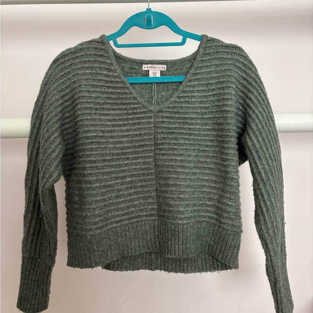 Forever 21 Green V-Neck Sweater with Ribbed Knit